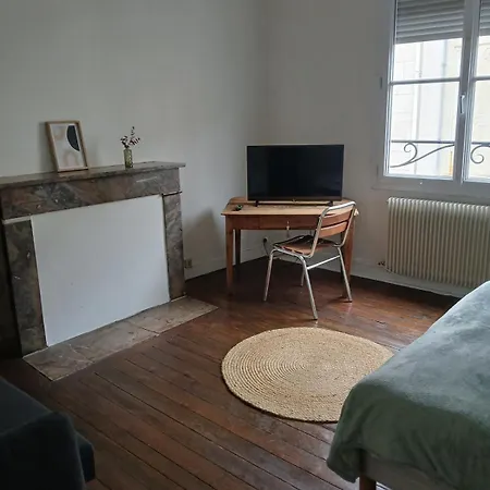 Doutre-2e Etage Apartman